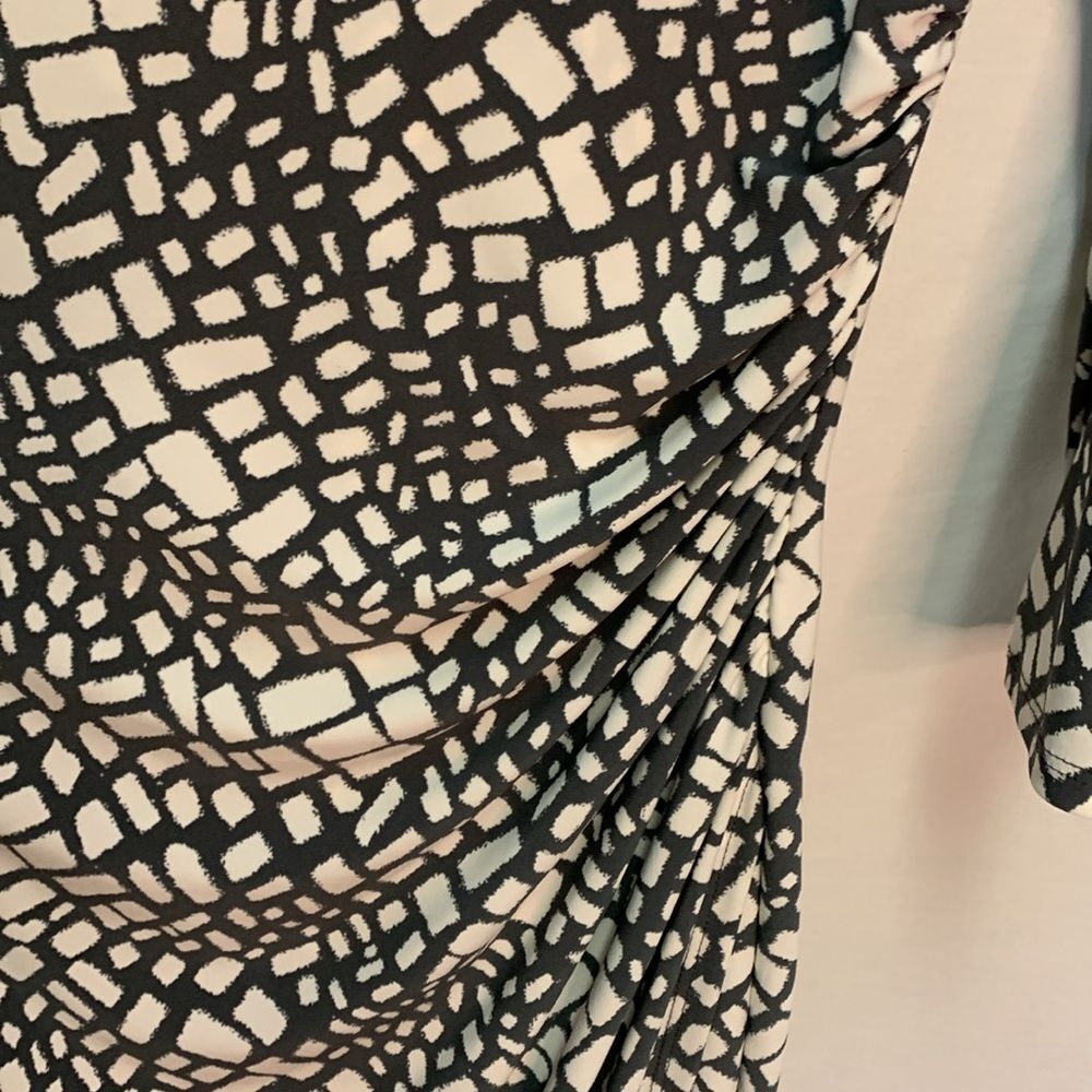 Lauren Ralph Lauren Ivory Gray Geo Print Faux Wrap Ruched Midi Dress Size 6 - Picture 7 of 14